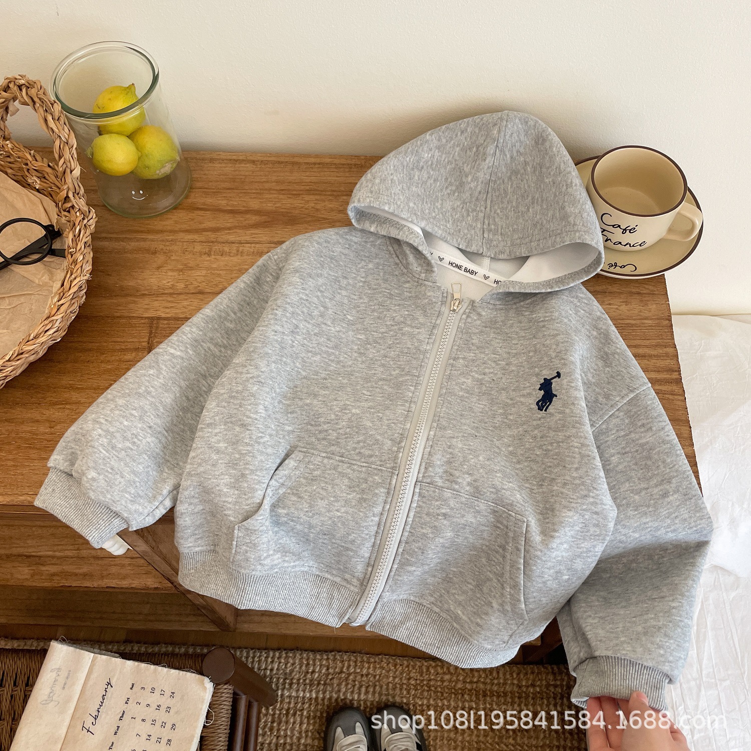 Abrigo con capucha y cremallera-gris cáñamo