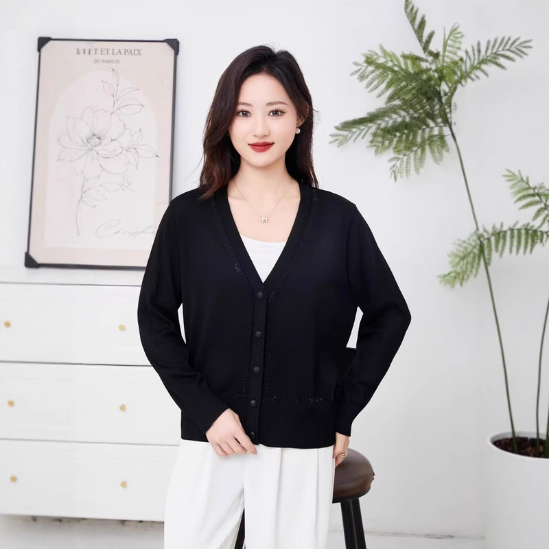 2025 Spring New Style Knitted Sweater Middle-Aged and Elderly Ice Silk Jacket Top Fashionable Versatile Sweater Short Style