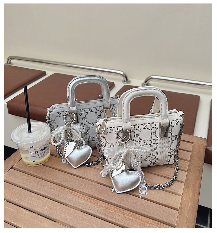 Summer bag: Women's niche design denim blue hot diamond handbag, 2025 new style bow single-shoulder crossbody bag full figure
