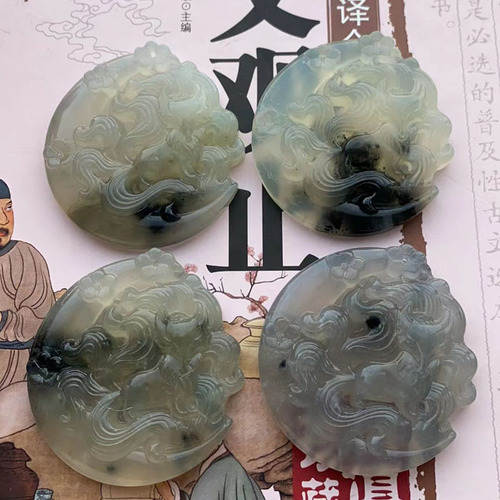 Natural jade nine-tailed fox pendant Xiu jade ink jade machine carved fox accessories single-sided jade fox pendant