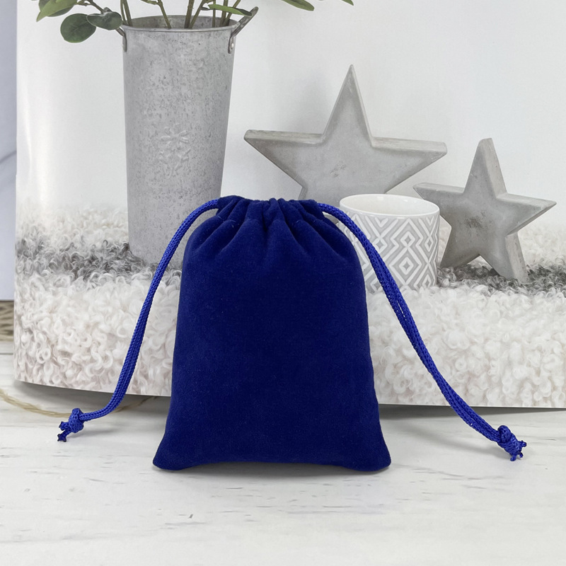 Bolsa de franela de joyería al por mayor venta directa de fábrica de cosméticos auriculares banco de energía a prueba de polvo almacenamiento bolsillo de cordón de joyería