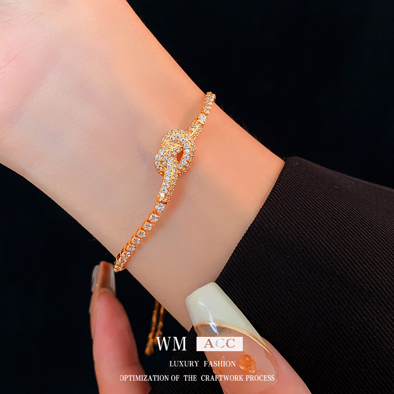 Real oro galvanizado ZIRCON anudada pulsera hueco simple pulsera elegante luz lujo alto sentido pulsera para las mujeres al por mayor