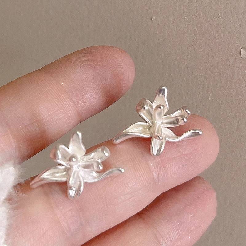 Retro small design matte earrings