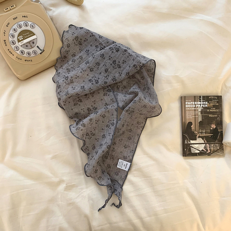 Bufandas triangulares cuello nuevo pañuelo para mujeres pastílico viento versátil de alto nivel sensación bufandas de flores trituradas bordes de media luna de punto correa de pelo