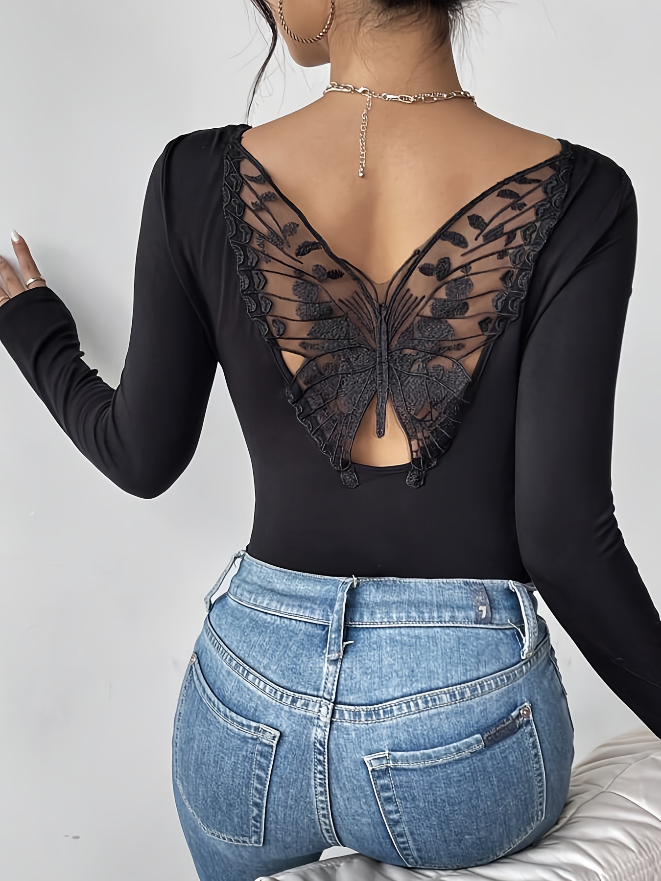 Europa y los Estados Unidos transfronterizos 2026 espalda hueco pegatinas mariposa de encaje de manga larga camiseta de color sólido delgada camiseta elegante viaje