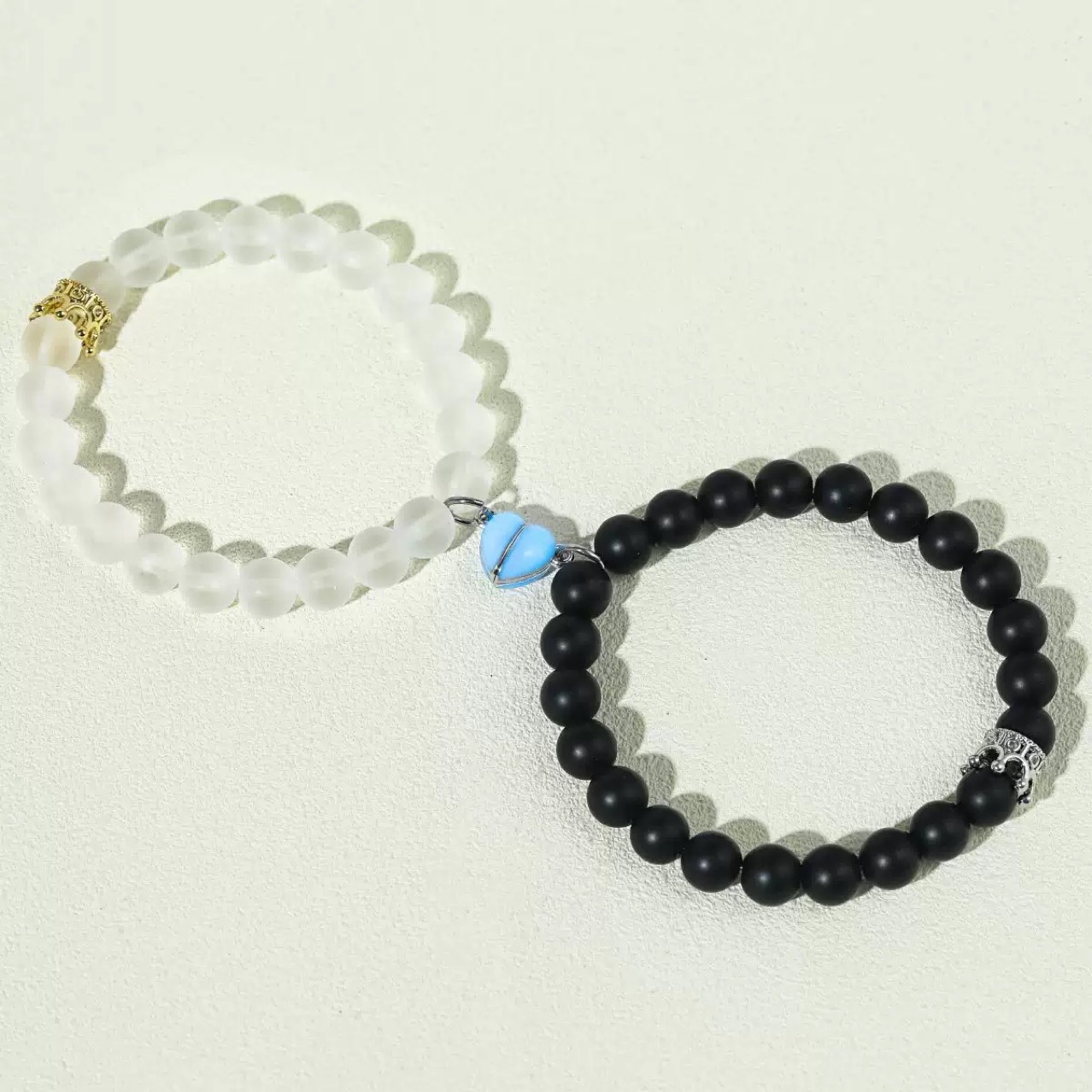 夜光磁吸爱心情侣手链黑白磨砂玻璃珠串珠皇冠手链七夕情人节礼物