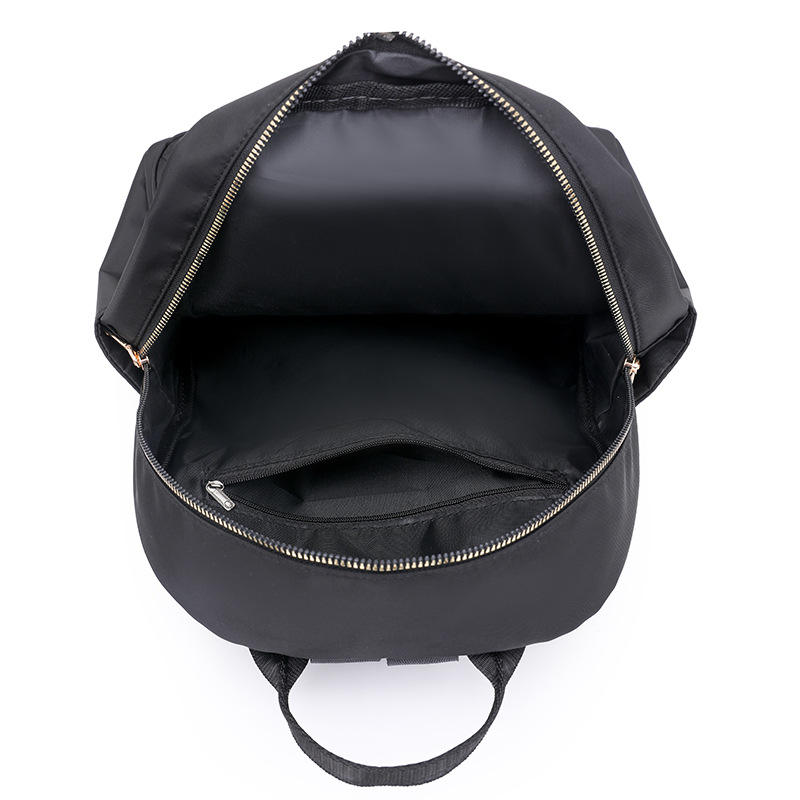 Mochila de nailon bordada de rombo para mujer 2024 nuevo estilo casual para mujer mochila de viaje ligero para viajeros urbanos