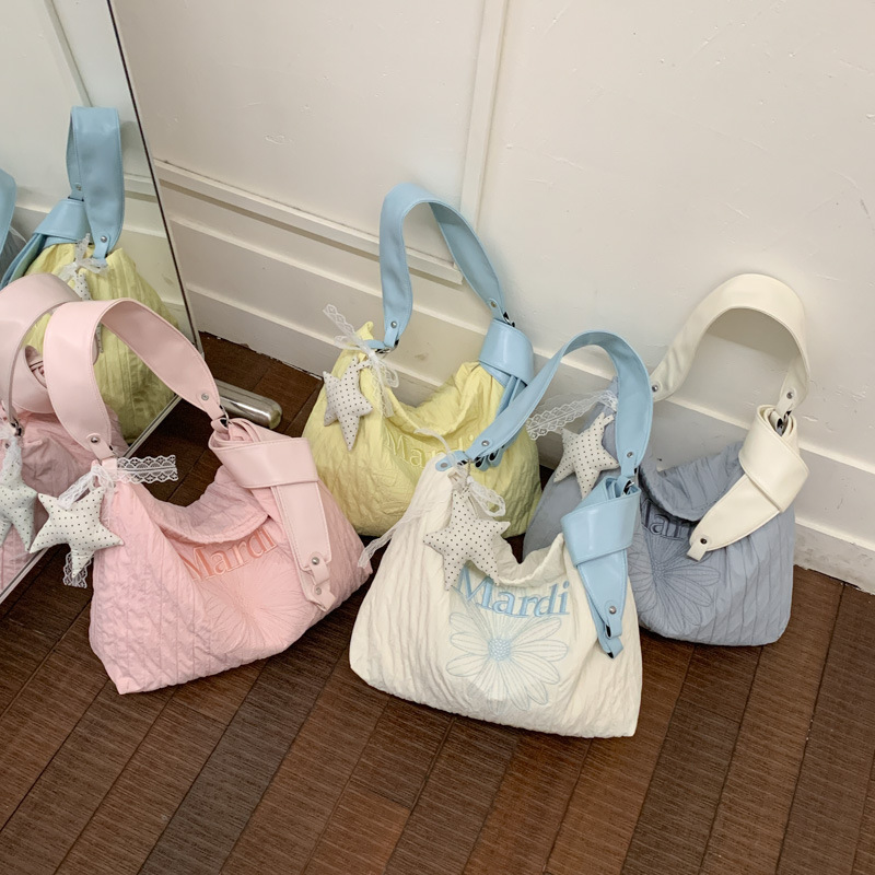 Korean-style fresh daisy embroidered bag for women, 2026 new fashion color-blocking shoulder bag, versatile commuter bag