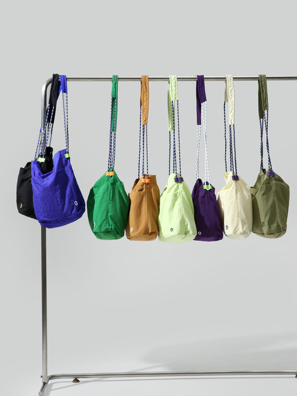 Designer Outdoor Functional Normcore Wrinkled Lightweight Sports Water-Repellent Crossbody Shoulder Bag for Men and Women Couples