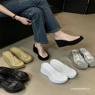 �¸���ЬŮ�@��С���Ӵ�͸��2025һ���ϾW�t���L�ļ������Ů