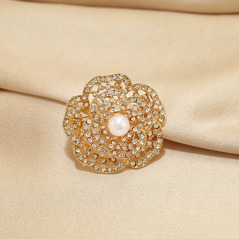 Elegant Pearl And Rhinestone Flower Brooch For Women Clothing_voghion.com