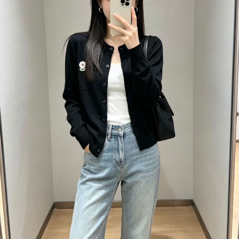 26 Early Autumn New Style Elegant Floral Embroidery Fine Needle Wool Long-Sleeve Round Neck Knit Cardigan Fashionable Versatile Women's Top 26 Early Autumn New Style Elegant Floral Embroidery Fine Needle Wool Long-Sleeve Round Neck Knit Cardigan Fashionable Versatile Women's Top