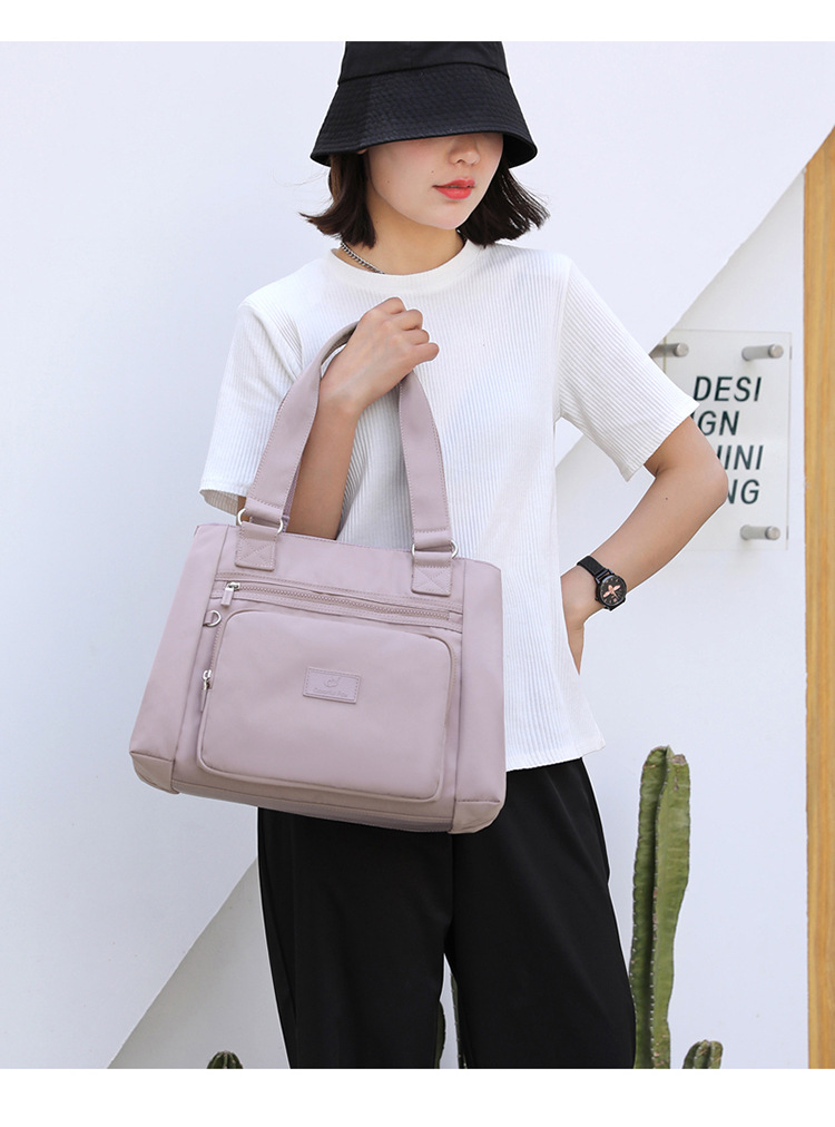 Women's Medium All Seasons Nylon Solid Color Basic Square Zipper Tote Bag display picture 1