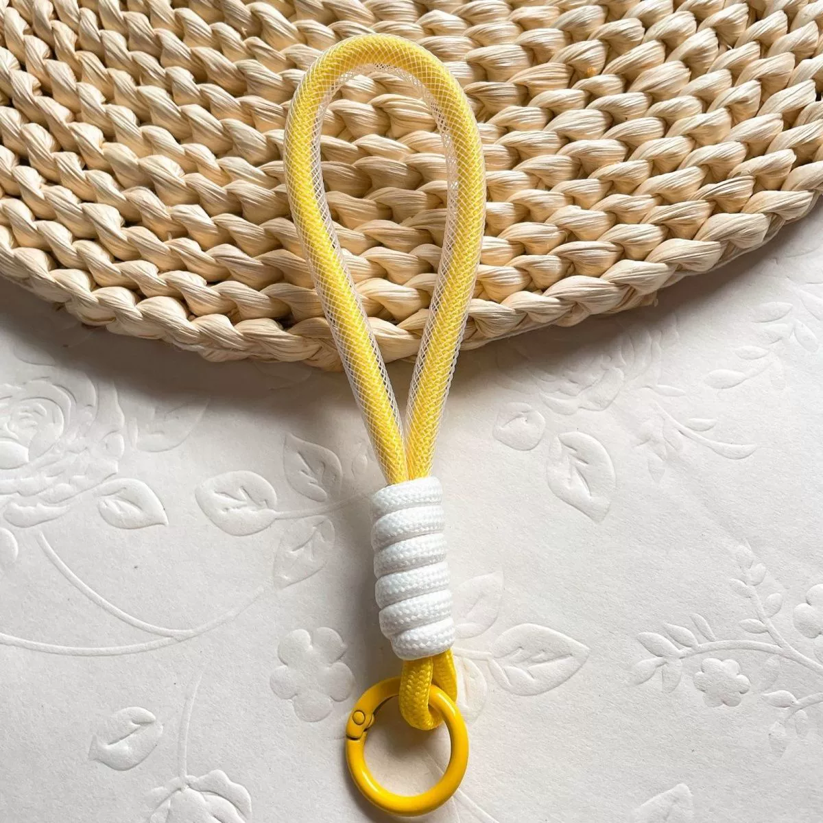Protective short woven strap, keychain with glass, mobile phone