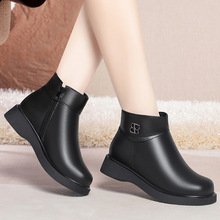 真皮妈妈鞋女冬季保暖羊毛棉鞋牛皮加绒短靴中老年防滑靴子女