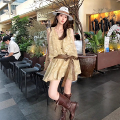 純粋な欲望レトロな気質ノースリーブベストドレス女性のための 2025 夏の新しいカジュアル女性のウエストベルト付きショートスカート