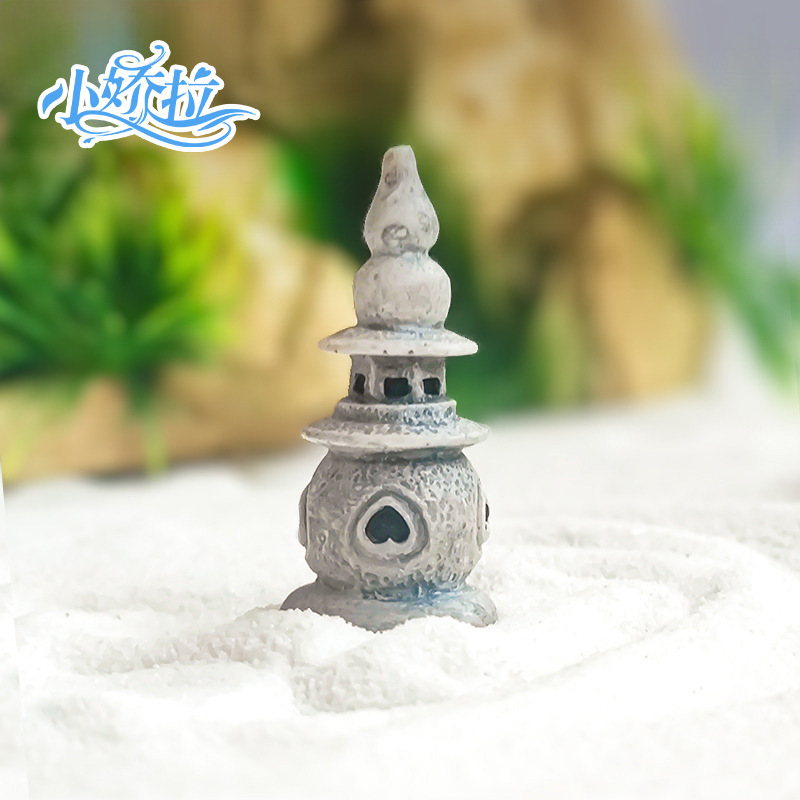 Tres piscinas con una luna, una pequeña torre de piedra, linternas de palacio, adornos antiguos, peceras, paisajismo, micropaisaje, rocalla, zen, nueva escena de agua, calor