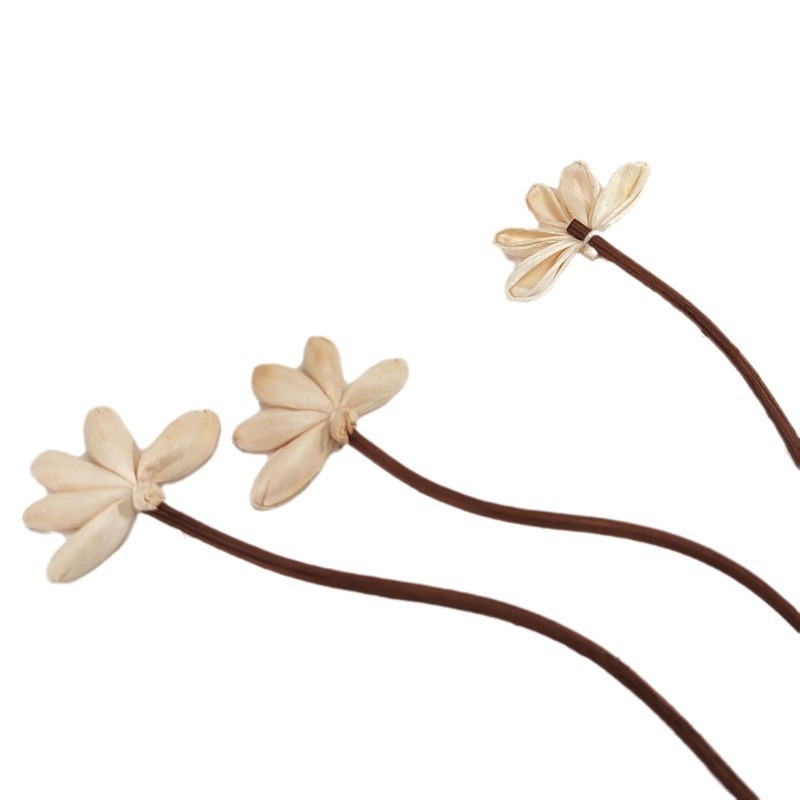 茶色の曲がった藤の五指の花の花の香りの棒の香りの棒|undefined