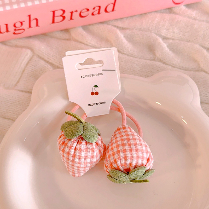 분홍색 체크무늬 딸기 2개