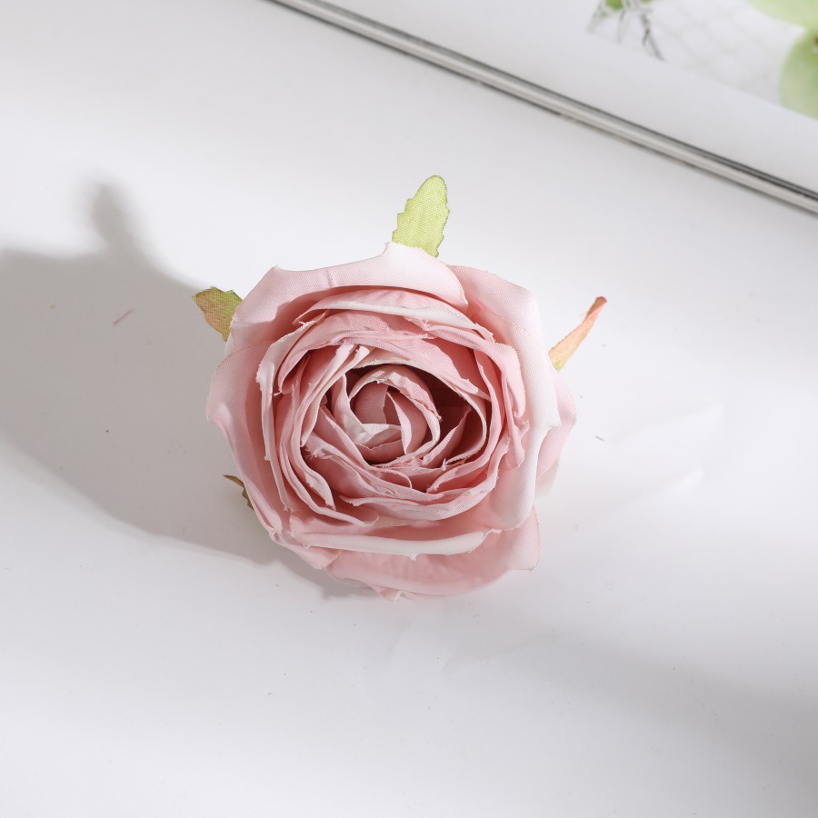 어둡고 연한 핑크색