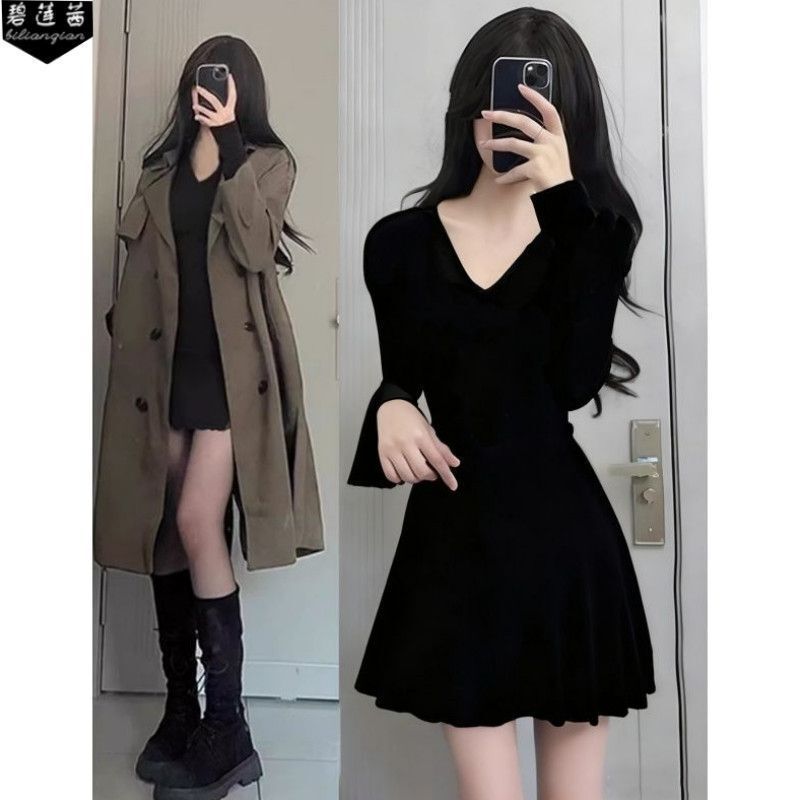 Bilianxi Black V-Neck Knitted Dress, a Very Beautiful Autumn and Winter Short Coat with a Short Skirt and a Bottoming Skirt