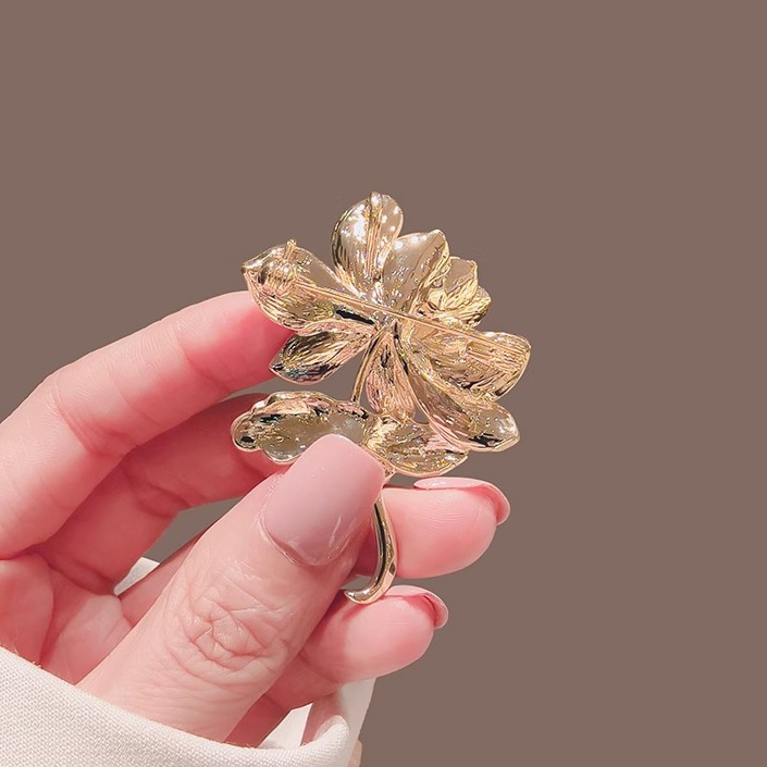 Antique National Fashion Enamel Oil Dropping Lotus Brooch Women's Exquisite High-end Retro Corsage Pin Hanfu Cheongsam Accessories