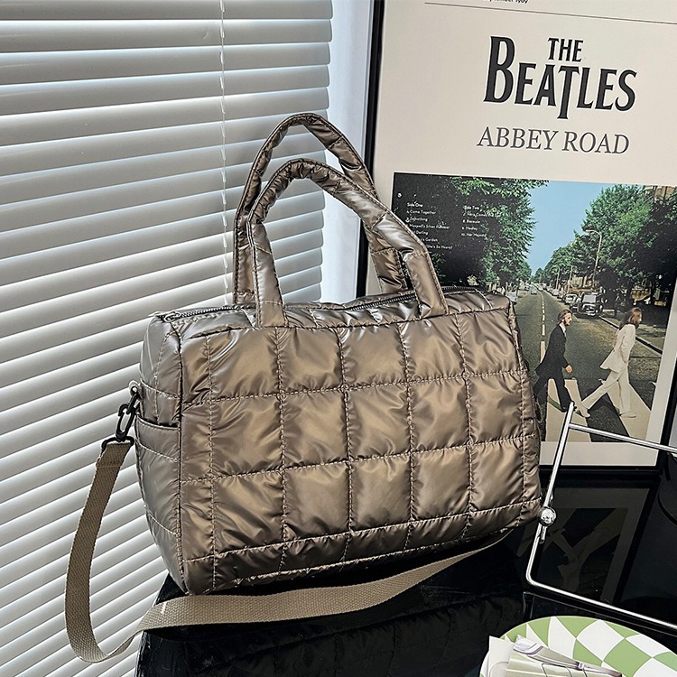 Nuevo otoño / invierno 2024 bolso de mujer de gran capacidad bolso de algodón espacial bolso ligero bolso de hombro de mujer bolso Ometo