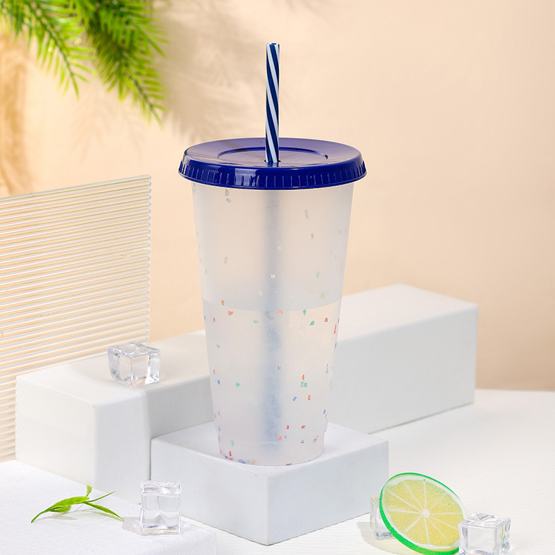Color creativo que cambia la taza de paja color frío que cambia la taza plástica de los PP grande 700ml gran capacidad que bebe la taza al por mayor de la fábrica