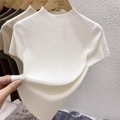 半高襟のニット半袖の底のシャツの女性のデザイン感があります。