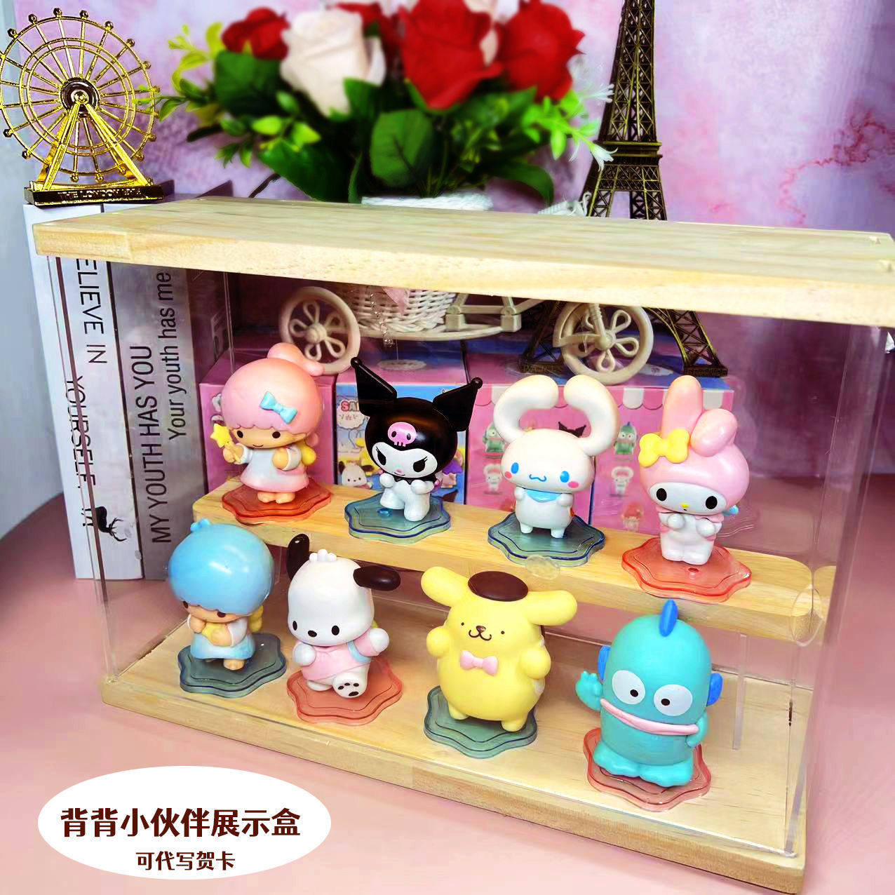 サンリオは背を向けて小仲間を背負っています。