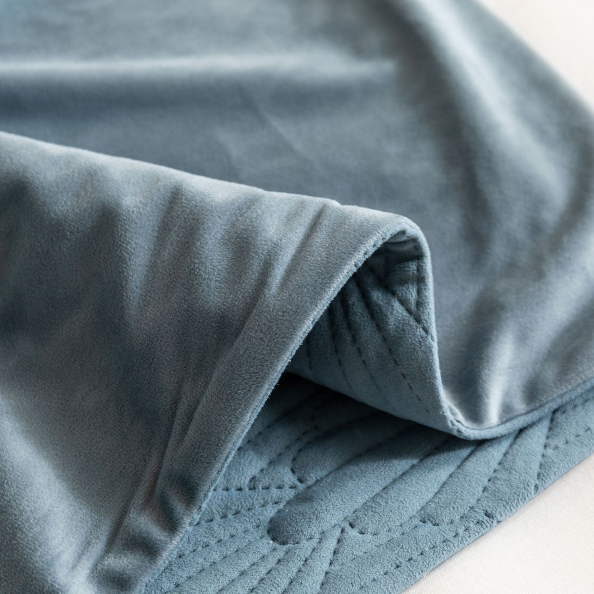 New European and American style Dutch velvet ultrasonic shell pattern hotel homestay hotel bed end towel bed flag_voghion.com