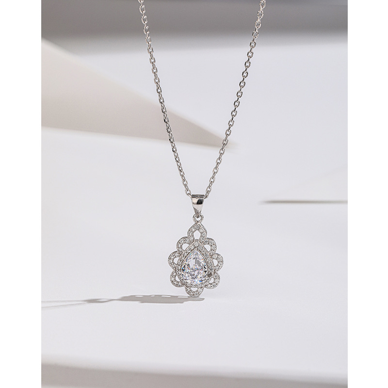S925 plata esterlina hielo flor corte collar cuadrado para las mujeres Luz de lujo de alto grado temperamento nicho de alto carbono diamante colgante clavícula cadena