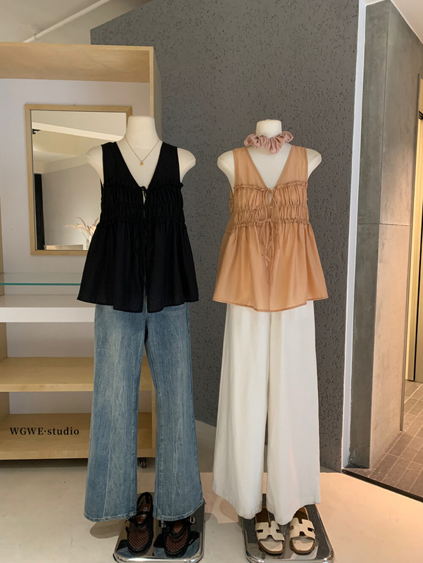 WGWE夏季女法式夏日琉光感时髦百搭减龄系带气质V领无袖小衫W6359|undefined