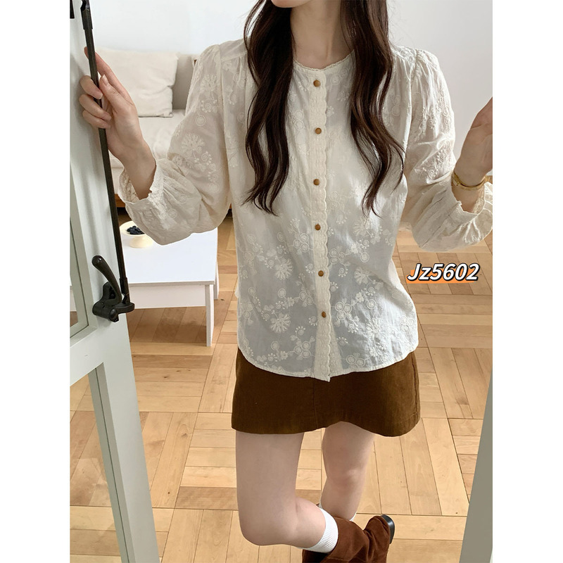 Autumn Cotton French Retro Romantic and Gentle Elegant Cut Out Crochet Heavy Embroider Round Neck Lace Shirt for Women Zr7