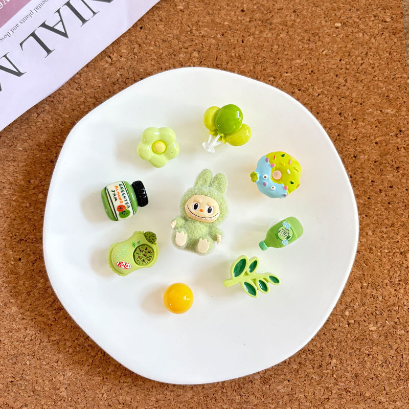 Set of 9 green labubu does not include shoes