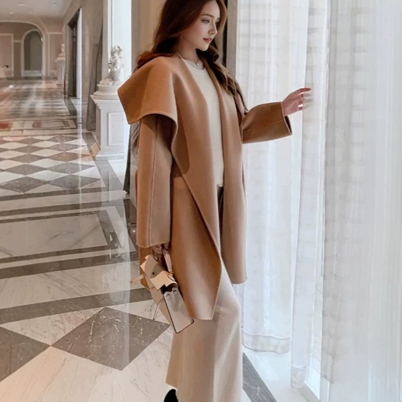 Camel-colored double-faced cashmere coat for women, 2026 autumn/winter new collection, featuring a sophisticated design with a large lapel and a long, elegant wool coat style