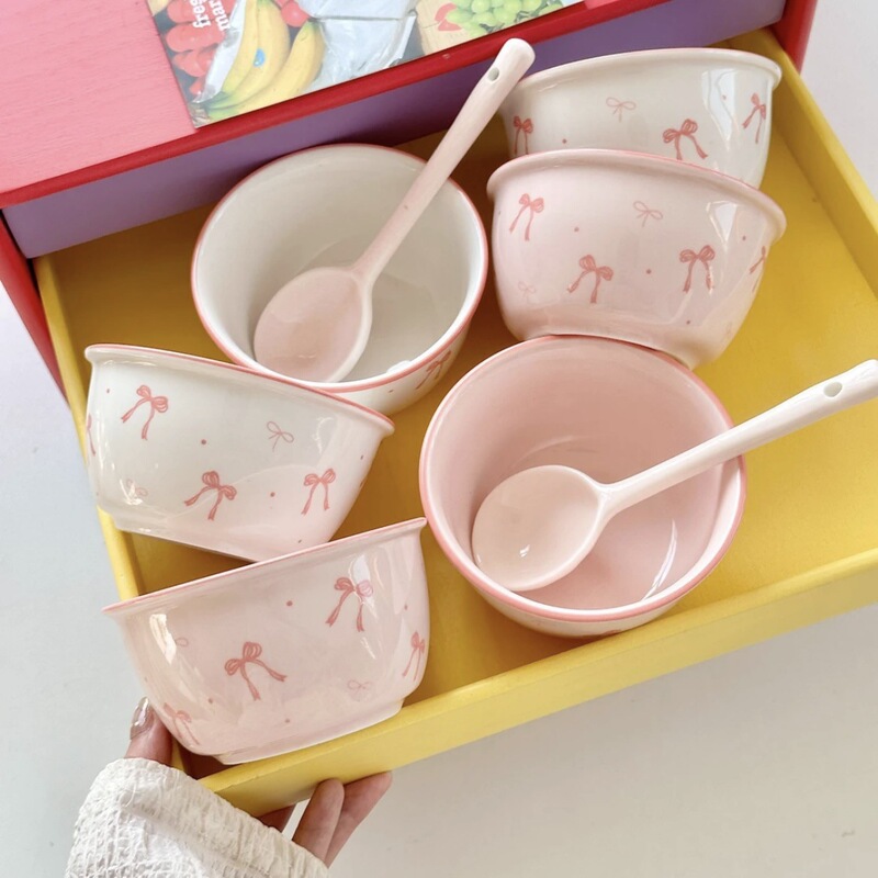 ピンクの蝶結びのご飯の碗の少女の心の陶磁器の高温の釉薬の下で色の家庭のデザートの碗はオーブンがマイクロ波ができます。|undefined