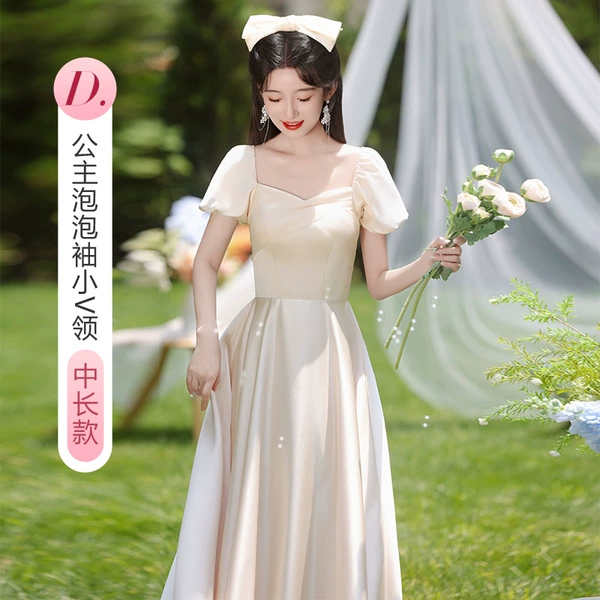 Long, mid-length, puff sleeves, V-neckline