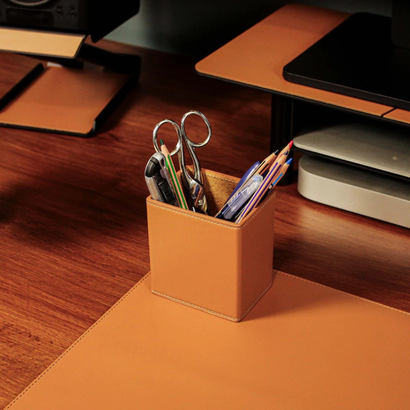 Office Leather Pen Holder, Fashionable and High-End Desktop Ornaments, Office Supplies and Cosmetics Large-Capacity Storage Holder