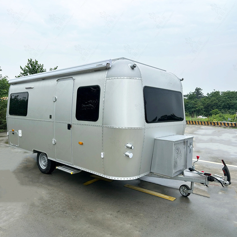 Camping al aire libre RV retro camping ventilado remolque de metal estilo británico romántico a prueba de viento y calentamiento RV