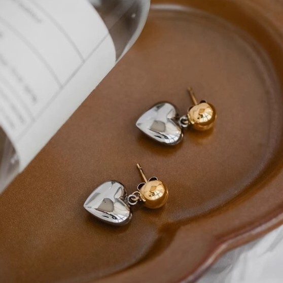 Brand retro fashionable earrings