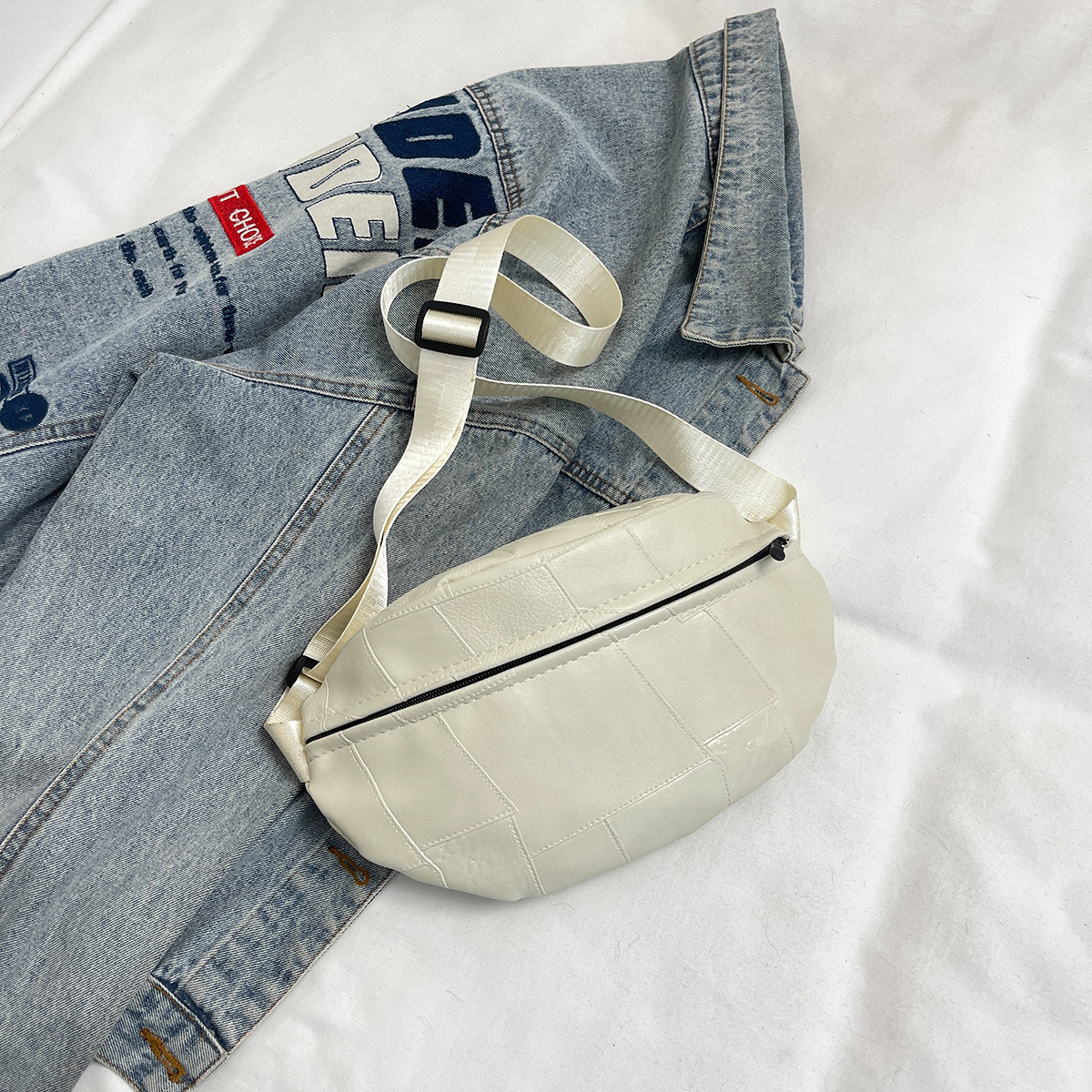 223g Weight Polyester Lining Material Zipper Closure Type Sling Strap Strap Type Fanny Pack Bags Type Casual, Daily, Shopping Occasion Nylon Material Cows, Solid Color Pattern All Seasons Season Women's Gender Basic Style Oval Shape Women's Basic Cows Solid Color Nylon Waist Bags 28