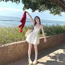 芭蕾风吊带连衣裙女2026夏季新款白色收腰显瘦设计感花苞裙短裙子