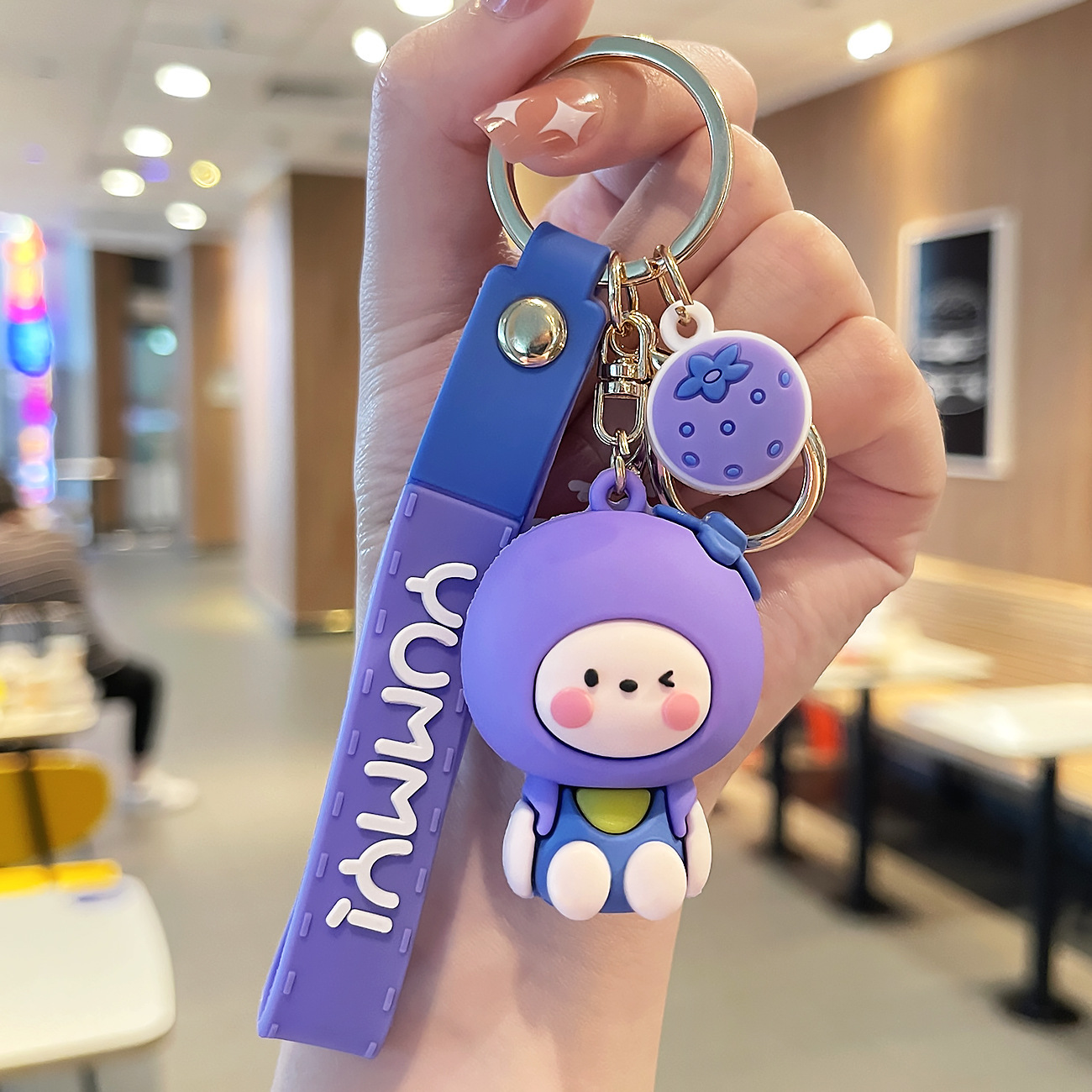 Muñeca de goma goteando bolsas escolares colgantes colgantes de muñecas colgantes de la máquina del mercado nocturno regalos al por mayor llaveros de dibujos animados