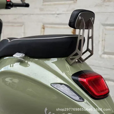 Vespa Sprint Spring 150 — Motorcycle tail - vespa-150-new-model-with-small-backrest-silver-color