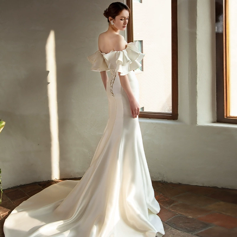 Retro elegant wedding dress, "fish tail" cut, simple cut