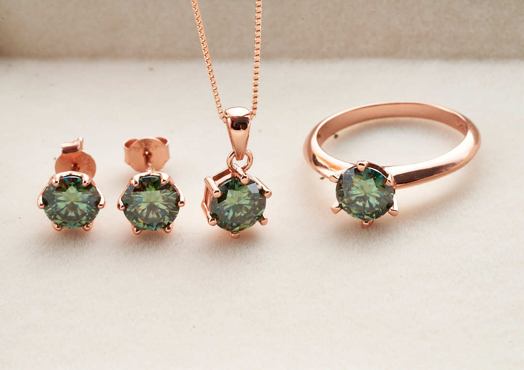 Elegante simple seis garras de piedra de moissanita conjunto de joyería pendientes de plata esterlina collar anillo conjunto de tres piezas fábrica directa