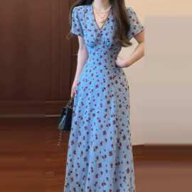 今年流行蓝色碎花连衣裙子女夏季新款2026小个子清长裙其他