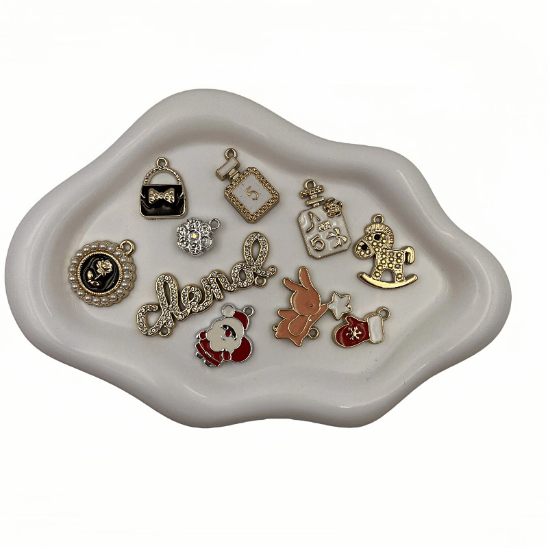 New clog shoe accessories: metal shoe charms, chains, diamond bears, versatile DIY decorations, shoe buckles, wholesale clasps New clog shoe accessories: metal shoe charms, chains, diamond bears, versatile DIY decorations, shoe buckles, wholesale clasps