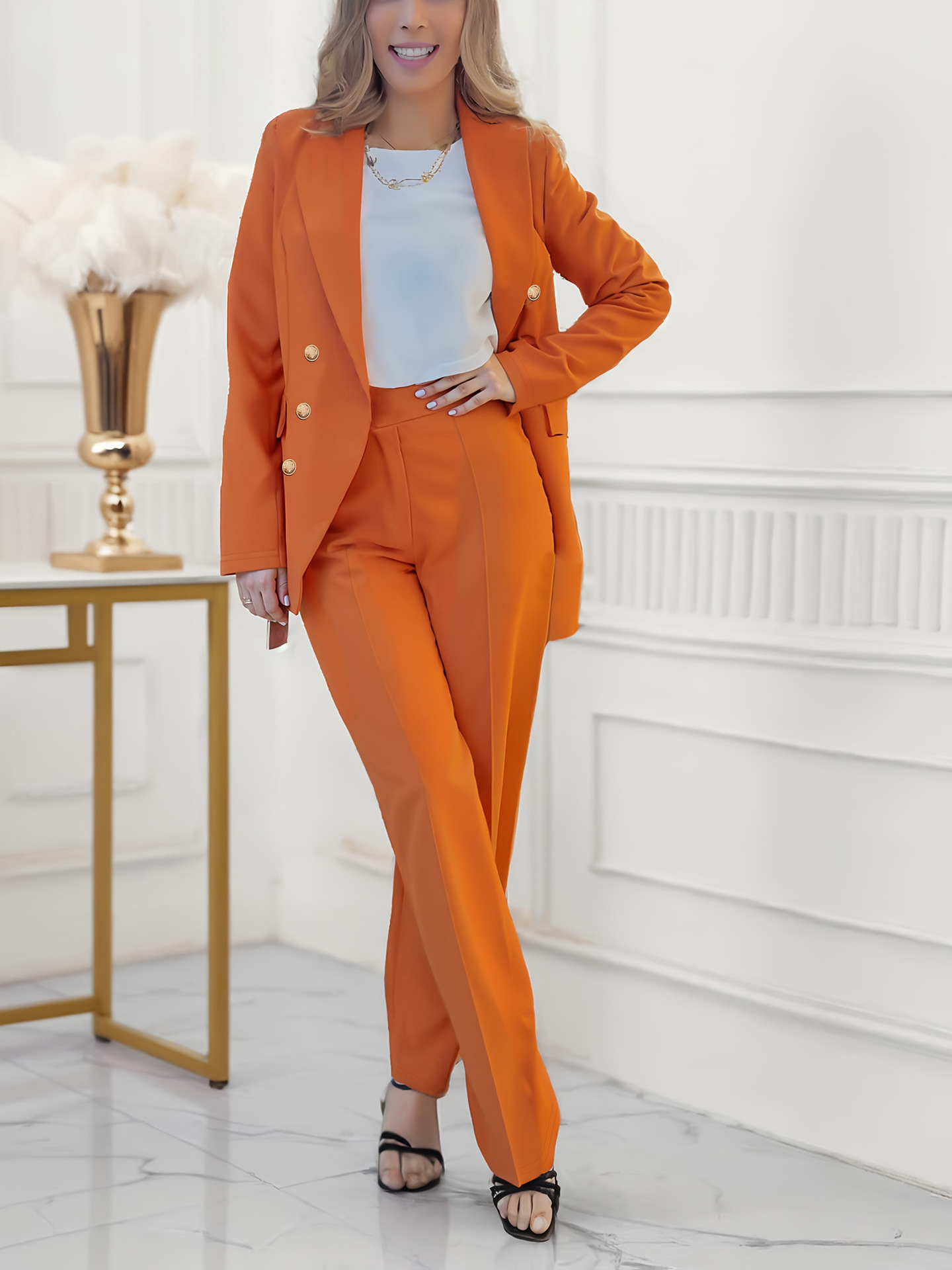 Dameskleding: effen blazer met knoopsluiting, hoge taille, flatterende broek, formele pakset_voghion.com